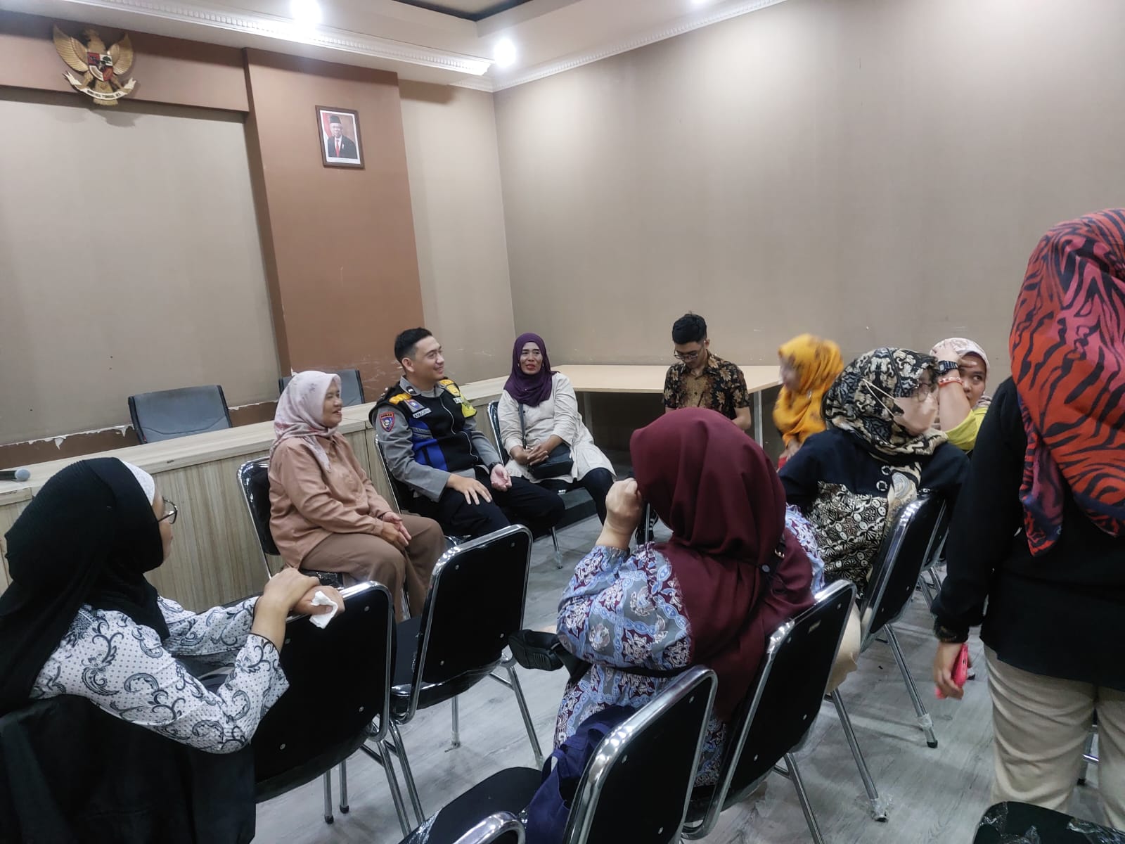 Bhabinkamtibmas Cijagra Polsek Lengkong Sambang dan Silaturahmi sampaikan Himbauan Kamtibmas kepada Warga