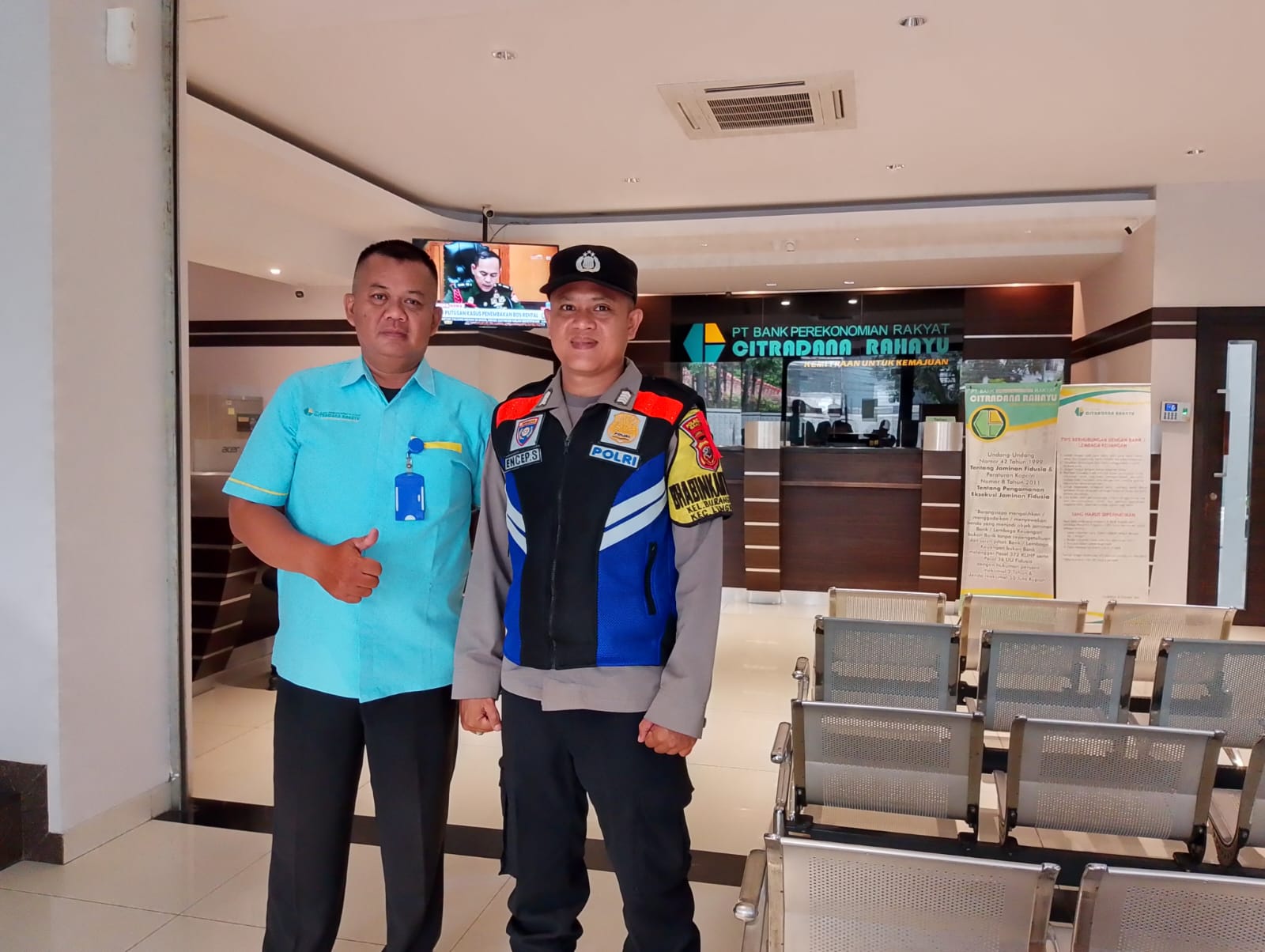 Lewat Sambang, Bhabinkamtibmas Kelurahan Burangrang Polsek Lengkong  sambangi warganya, berikan pesan kamtibmas