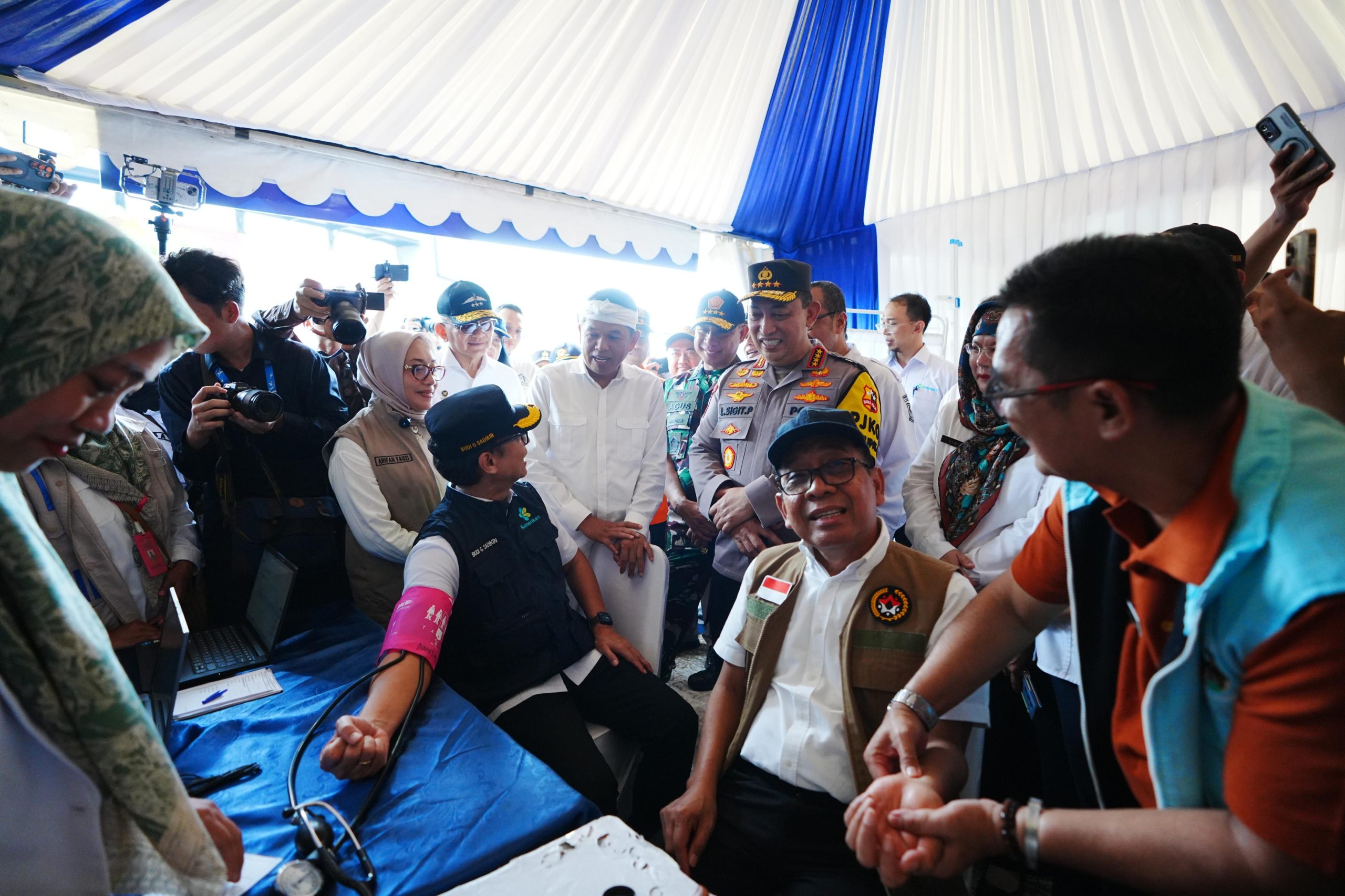 Tinjau Rest Area KM 57, Kapolri Pastikan Kelancaran dan Pelayanan Masyarakat saat Arus Mudik