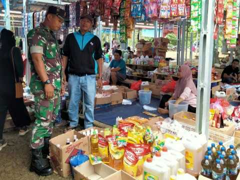 Babinsa Blusukan ke Pasar Compong, Ada Lonjakan Harga?