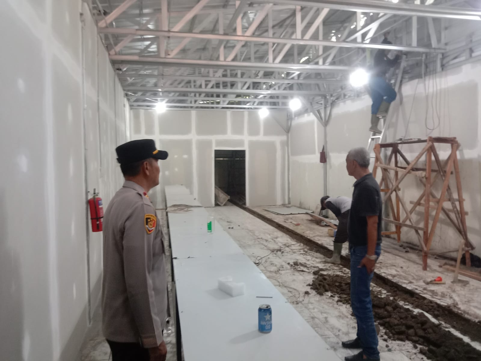 Kapolsek Kotabaru Tinjau Progres Pembangunan Dapur Bergizi di Desa Pucung