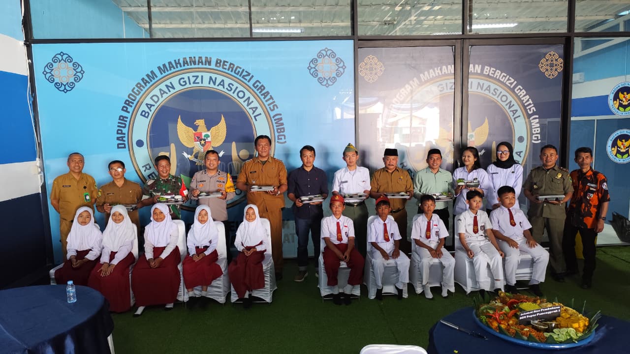 Peresmian Dapur Makan Bergizi Gratis di Desa Rancamulya, Polsek Pameungpeuk Polresta Bandung Lakukan Pengamanan