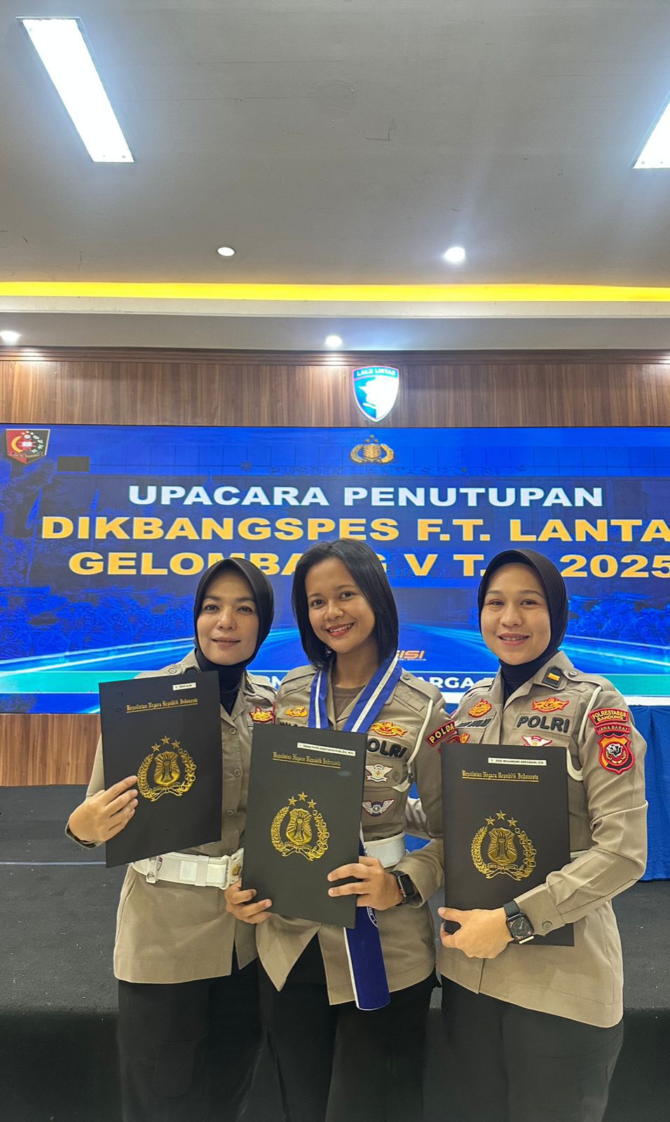 Meningkatkan Kemampuan Polwan Polda Jawa Barat melalui pendidikan pengembangan dan pelatihan, Pilar Kekuatan, Simbol Pelayanan Humanis