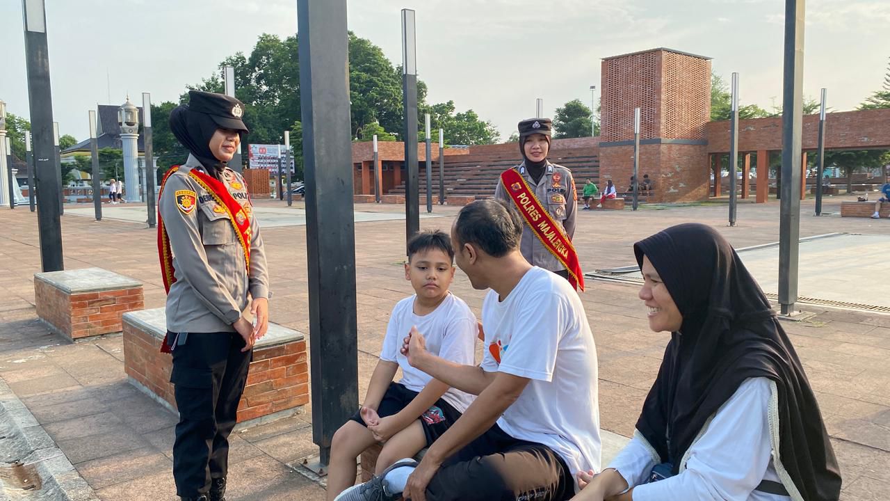 Patroli Mojang Lodaya: 21 Polwan Polres Majalengka Gelar Patroli Humanis Beri Rasa Aman di Tengah Warga