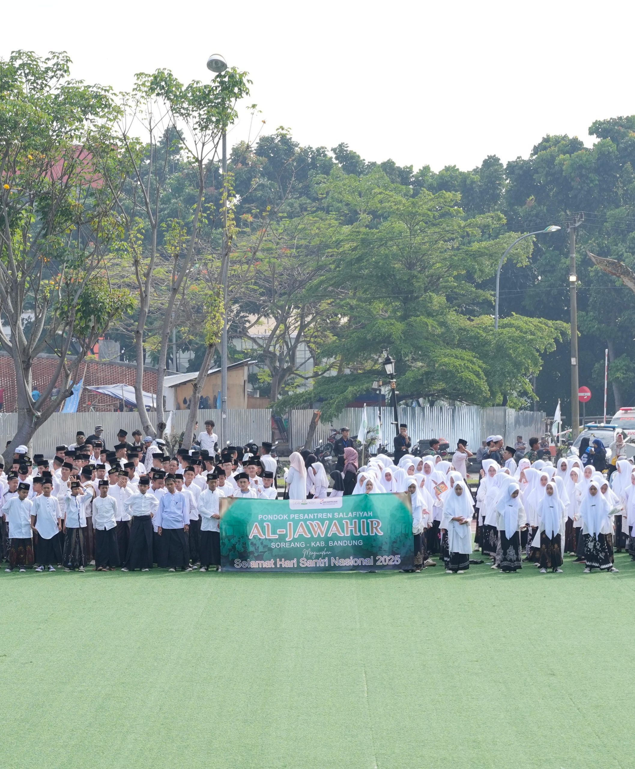 Forkopimda dan Ribuan Santri Hadiri Upacara Hari Santri Nasional 2025 di Lapangan Upakarti