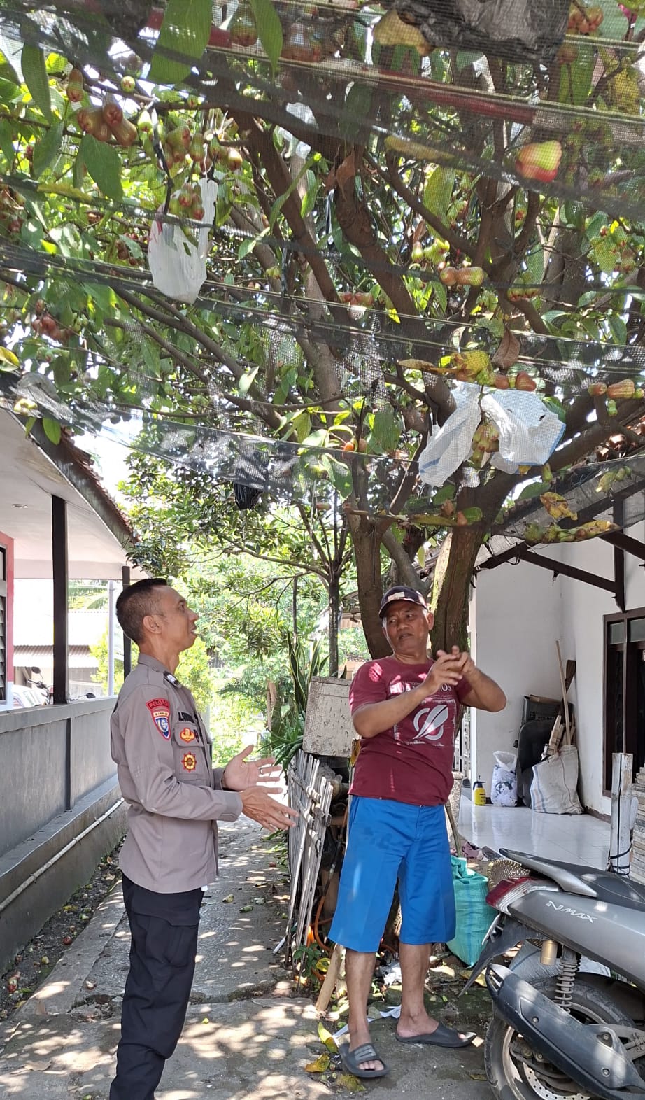 Gelar Kunjungan Kamtibmas Ke Wilayah Binaan : Bhabinkamtibmas Polsek Paseh Polresta Bandung Titipkan Pesan Kamtibmas