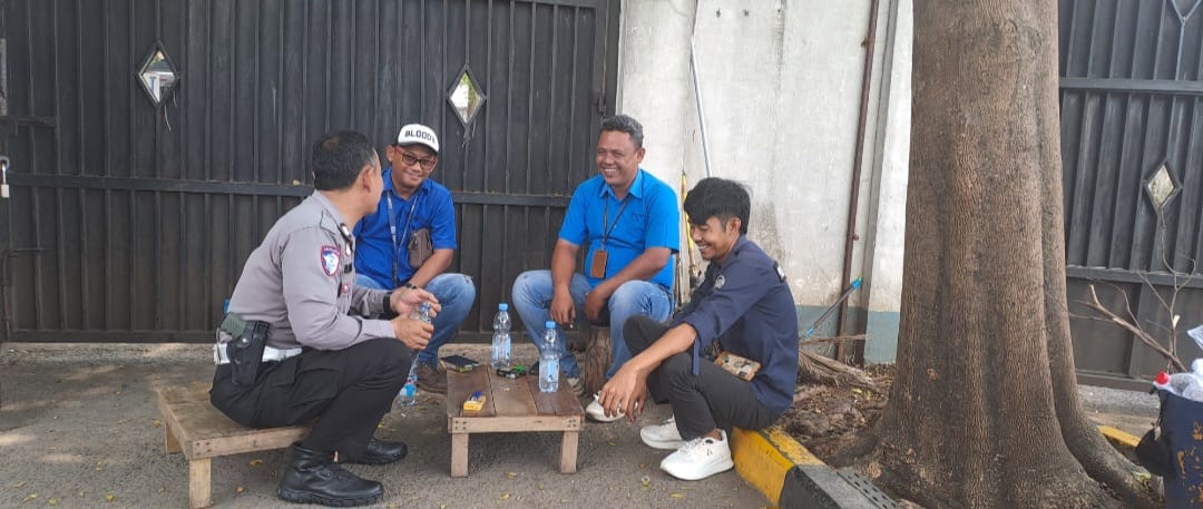 Kanit Lantas Polsek Kotabaru Berikan Sosialisasi Kamseltibcar Lantas Kepada Karyawan Pabrik
