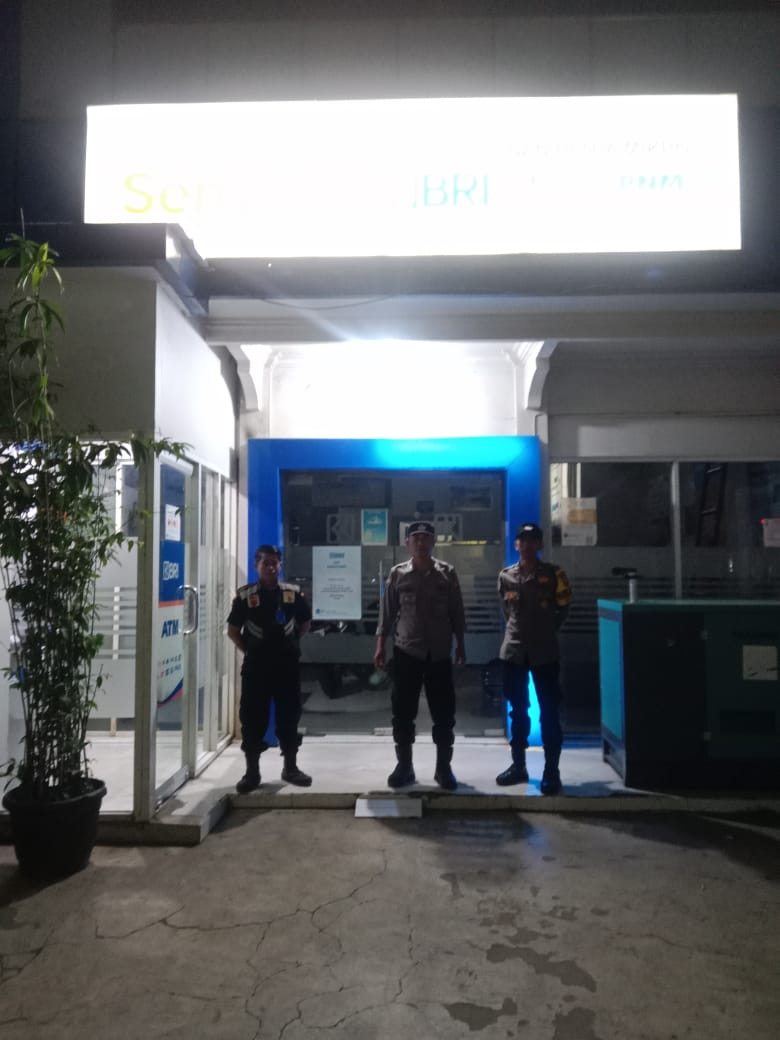 Berkunjung Ke Area Obvit Perbankan : Anggota Piket Fungsi Polsek Pacet Polresta Bandung Laksanakan Patroli Malam Hari