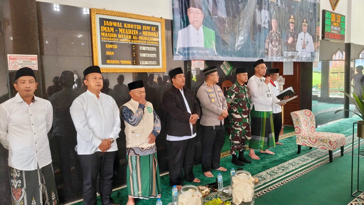 Bhabinkamtibmas Desa Karamatmulya Jalin Silaturahmi dengan Tokoh Masyarakat untuk Tingkatkan Keamanan Lingkungan