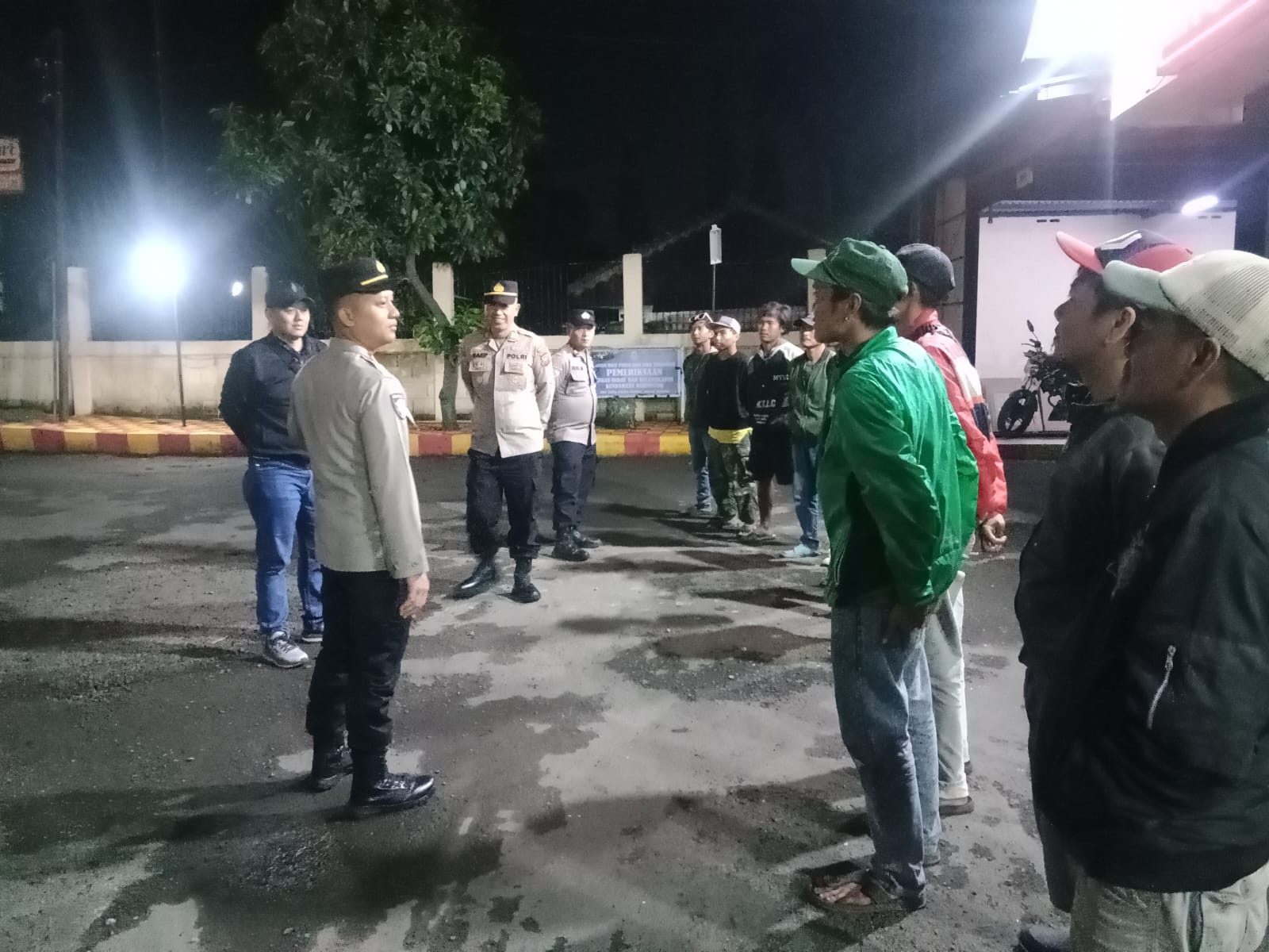 Polsek Cileunyi Gelar Patroli Gabungan, Amankan 11 Juru Parkir Liar di Sejumlah Titik Ramai