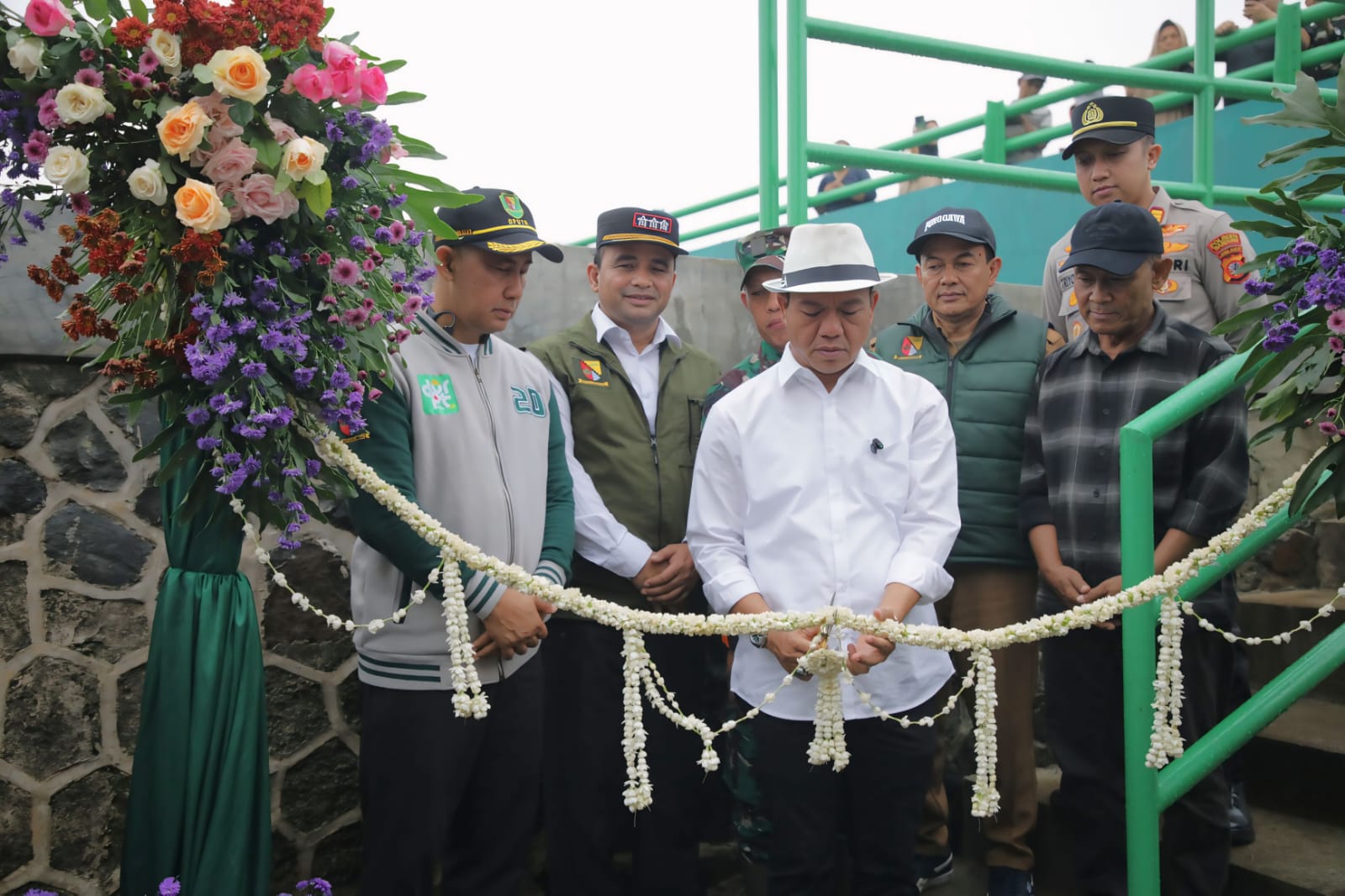 Kang DS Resmikan JPO Lamajang, Siapkan Rp5 Miliar untuk Bangun Dua Jembatan Baru di Dayeuhkolot