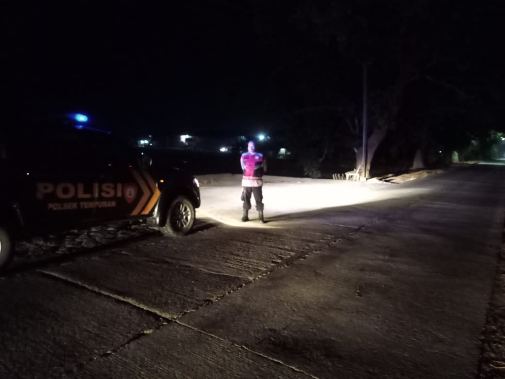 Tak luput dari Patroli Rutin QR 3217 B Polsek Tempuran, Personil Antisifasi dan cegah C3 serta kerawanan lainnya waktu Dini hari di perbatasan