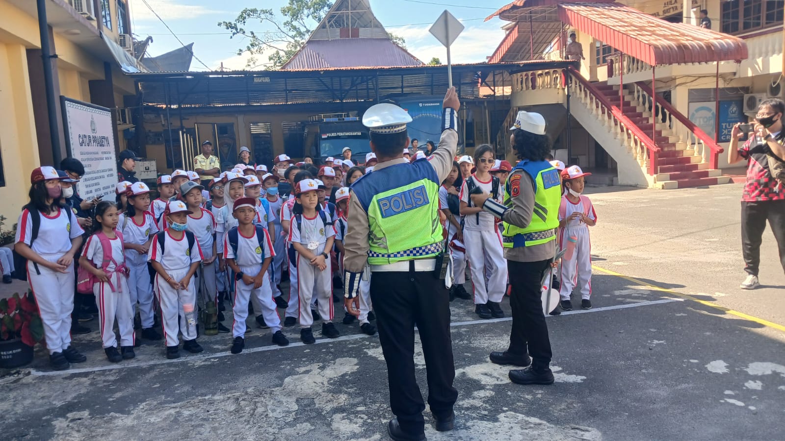 Polres Pematangsiantar Terima Kunjungan Siswa Siswi SD YP Sultan Agung